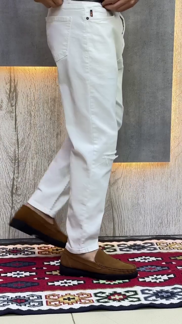 Men White Slim Fit Mid-Rise Slash Knee Stretchable Jeans - Image 6